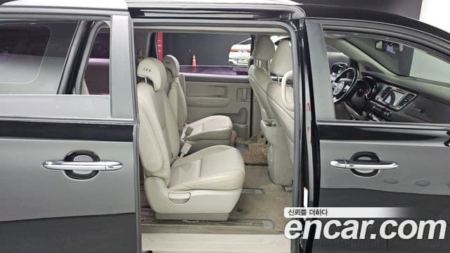 Kia All New Carnival Luxury, 2016 13