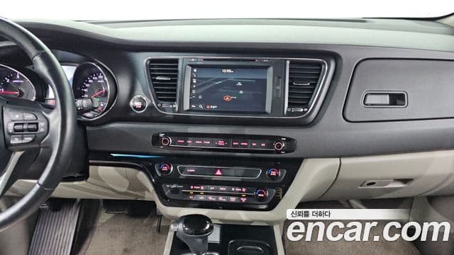 Kia All New Carnival Luxury, 2016 17