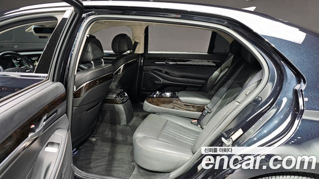 Genesis G90 Premium Luxury, 2019 17