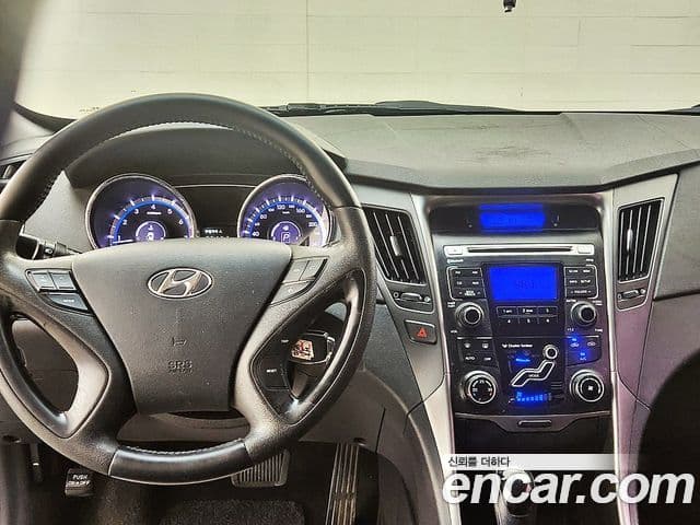 Hyundai YF Sonata Premier, 2012 10