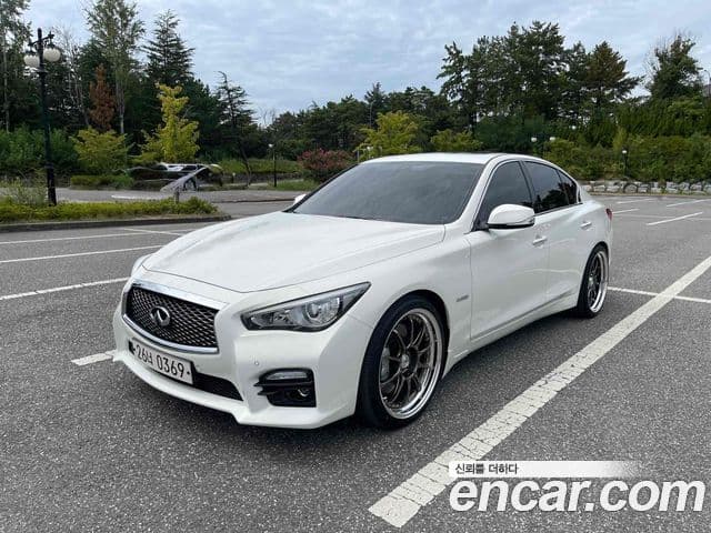 Infiniti Q50 3.5 гибрид Essence, 2015 1