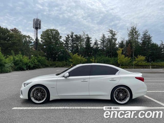 Infiniti Q50 3.5 гибрид Essence, 2015 2