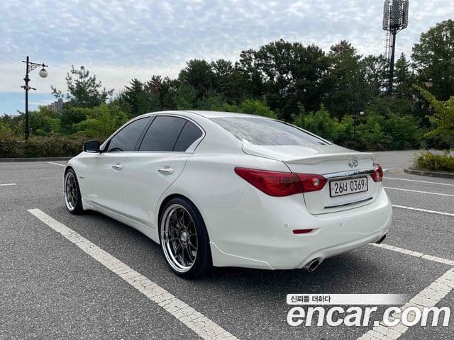 Infiniti Q50 3.5 гибрид Essence, 2015 3