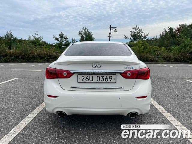Infiniti Q50 3.5 гибрид Essence, 2015 4