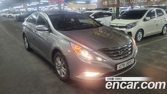 Hyundai YF Sonata Premier, 2010 1