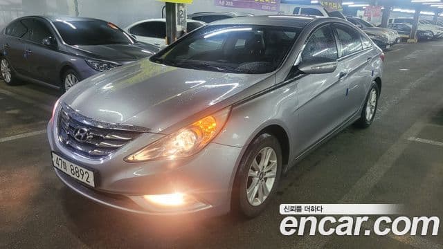 Hyundai YF Sonata Premier, 2010 3