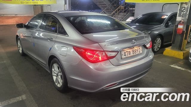 Hyundai YF Sonata Premier, 2010 4