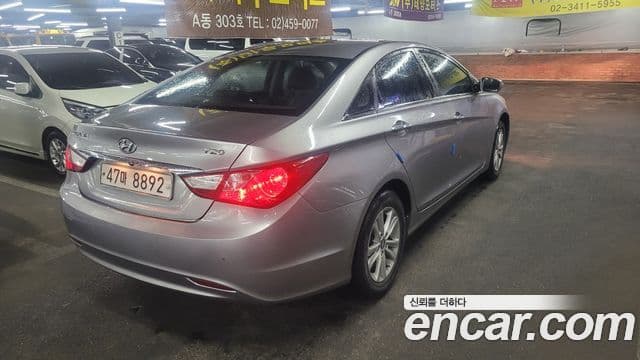 Hyundai YF Sonata Premier, 2010 6
