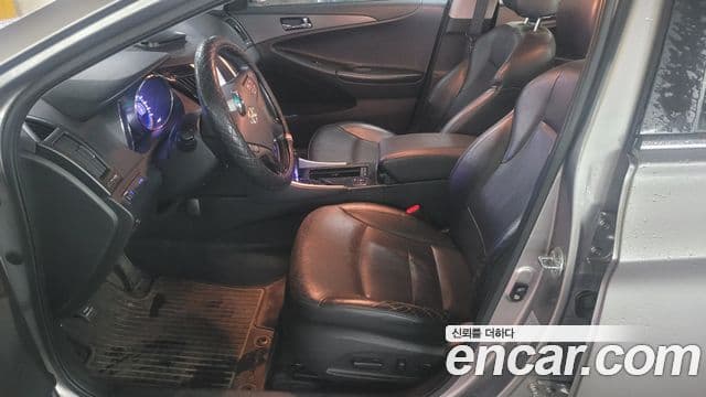 Hyundai YF Sonata Premier, 2010 8