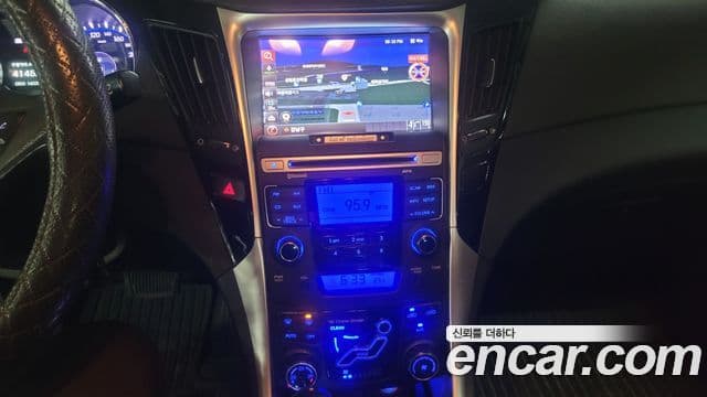 Hyundai YF Sonata Premier, 2010 12