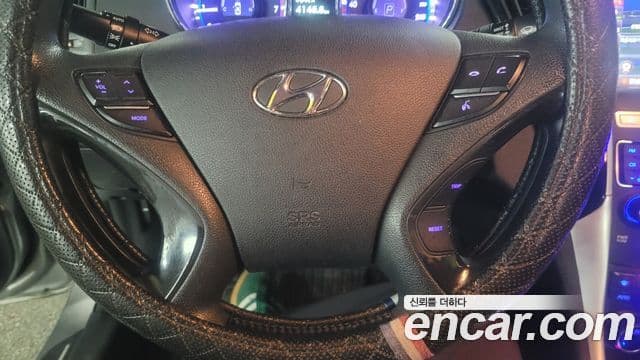 Hyundai YF Sonata Premier, 2010 17