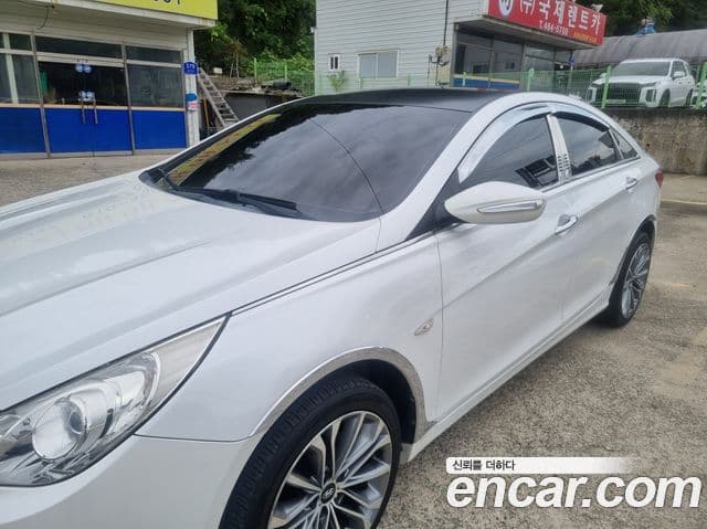 Hyundai YF Sonata Luxury, 2010 2
