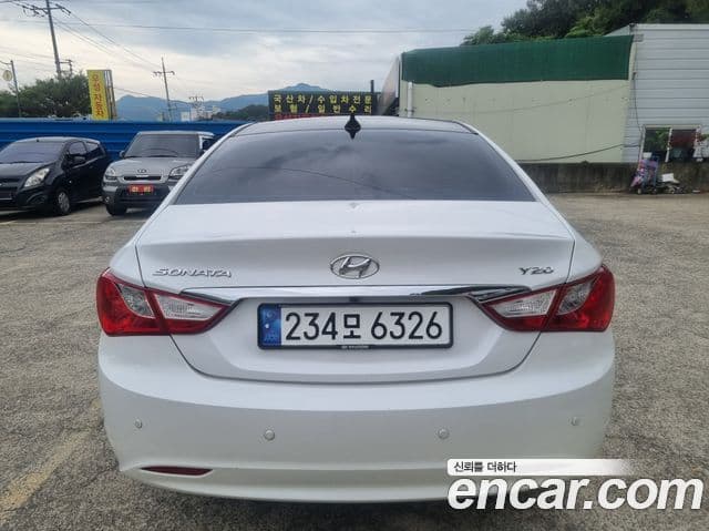 Hyundai YF Sonata Luxury, 2010 4