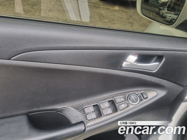 Hyundai YF Sonata Luxury, 2010 7