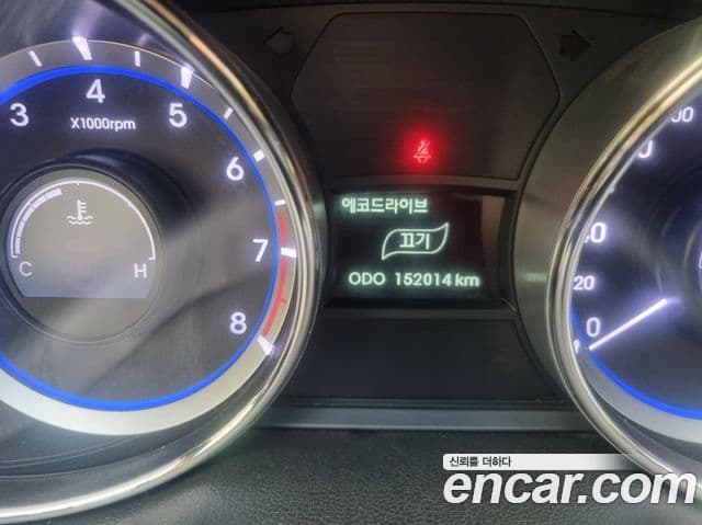 Hyundai YF Sonata Luxury, 2010 8