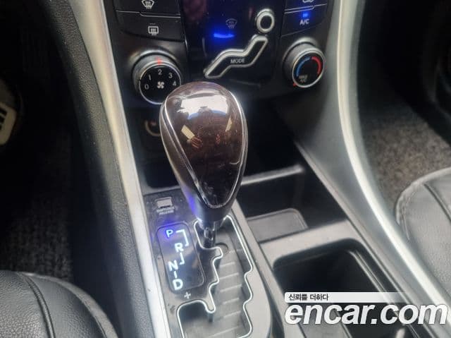 Hyundai YF Sonata Luxury, 2010 9