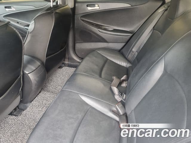 Hyundai YF Sonata Luxury, 2010 10