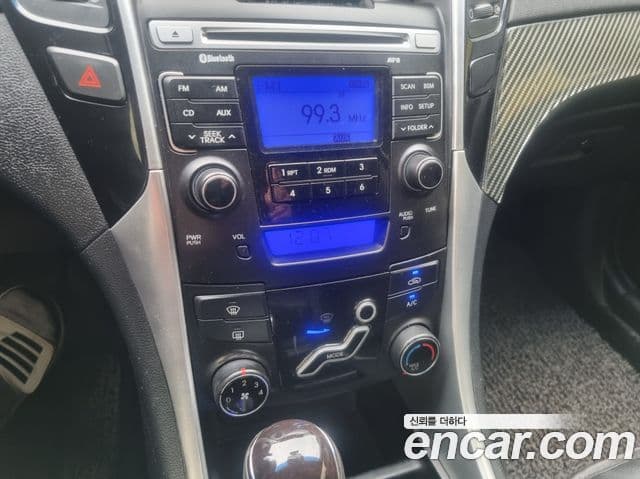 Hyundai YF Sonata Luxury, 2010 11