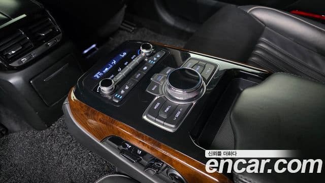 Genesis EQ900 Prestige, 2016 18