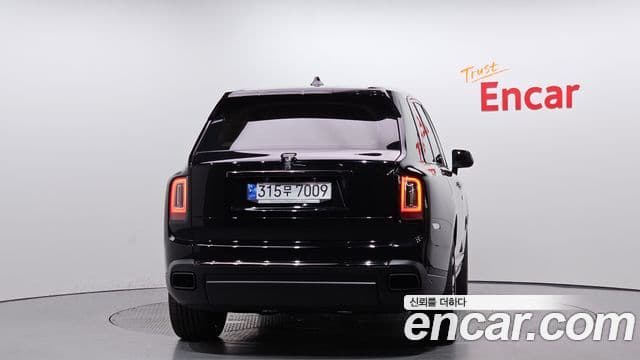 Rolls-Royce Cullinan, 2022 4