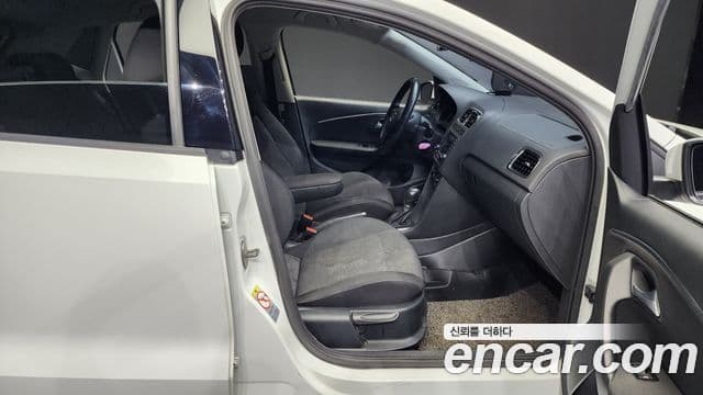 Volkswagen 폴로 5세대, 2016 11