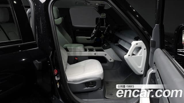 Land Rover Defender (L663) 130 D300 X-Dynamic HSE, 2025 11