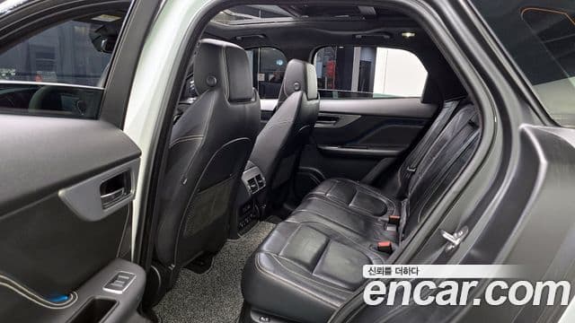 Jaguar F-PACE 30d S, 2017 13