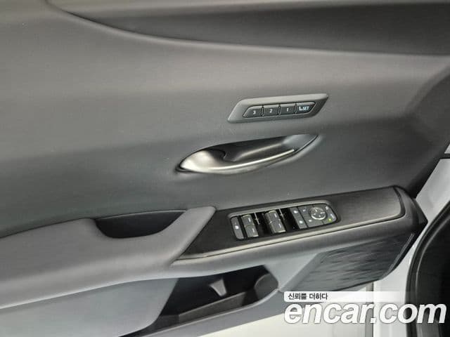 Lexus UX300h 2.0 F-Sport 2WD, 2025 12