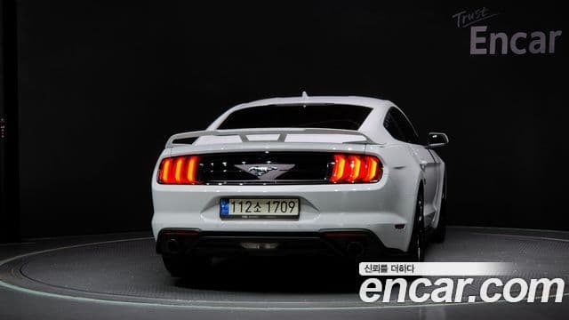 Ford Mustang купе, 2021 4