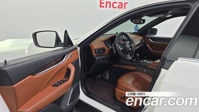 Maserati Levante Luxury, 2017 10