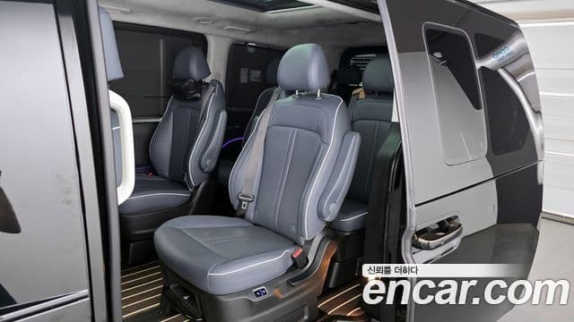 Hyundai Staria Inspiration, 2025 11