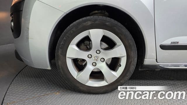 Peugeot 3008 1세대, 2011 все фото