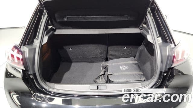 Peugeot e-208 2세대 GT, 2023 20