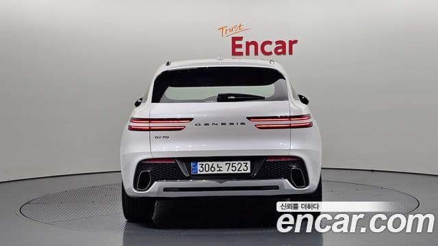 Genesis GV70, 2024 4