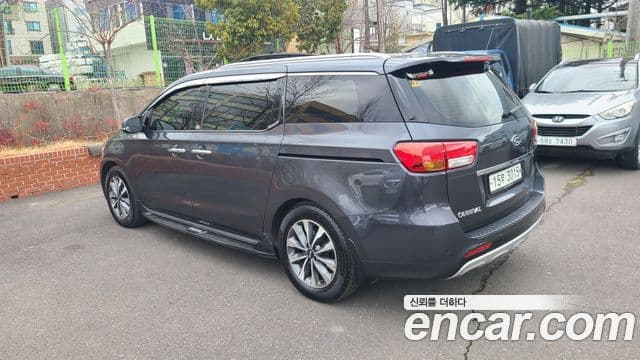 Kia All New Carnival Prestige, 2015 4