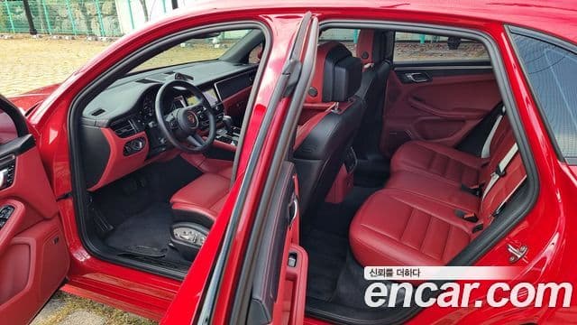 Porsche Macan 95B, 2023 14