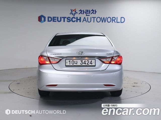 Hyundai YF Sonata Luxury, 2010 4