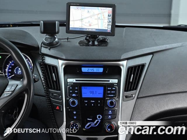 Hyundai YF Sonata Luxury, 2010 6