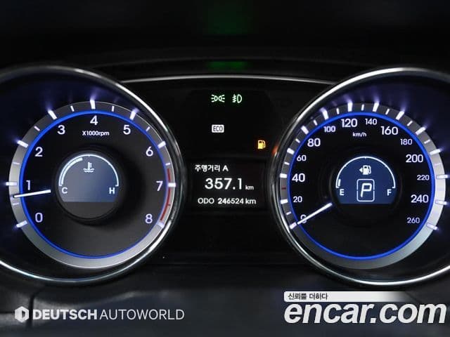 Hyundai YF Sonata Luxury, 2010 8