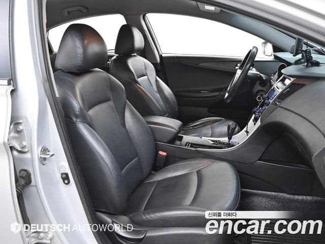 Hyundai YF Sonata Luxury, 2010 10