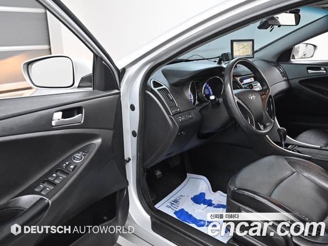 Hyundai YF Sonata Luxury, 2010 11