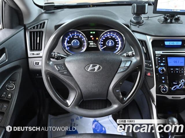 Hyundai YF Sonata Luxury, 2010 13