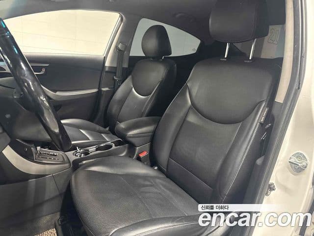 Hyundai Avante MD M16 GDI Avenue, 2013 10