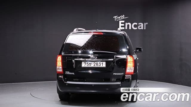 Kia Carnival R President, 2013 4