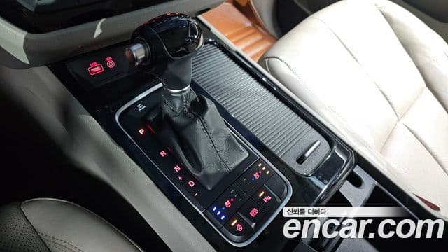 Kia All New Carnival Noblesse, 2015 9