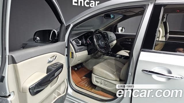 Kia All New Carnival Noblesse, 2015 10