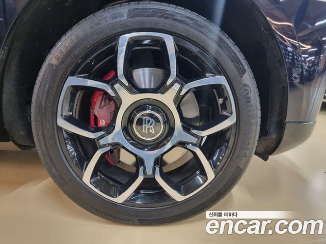 Rolls-Royce Cullinan 6.7 V12 чёрный эмблема, badge, 2021 все фото