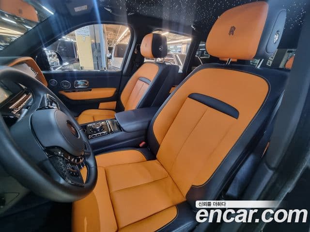 Rolls-Royce Cullinan 6.7 V12 чёрный эмблема, badge, 2021 7