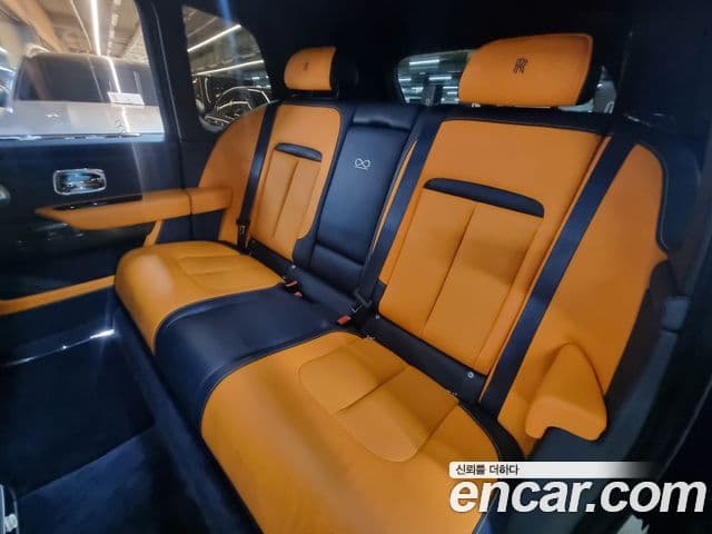 Rolls-Royce Cullinan 6.7 V12 чёрный эмблема, badge, 2021 9