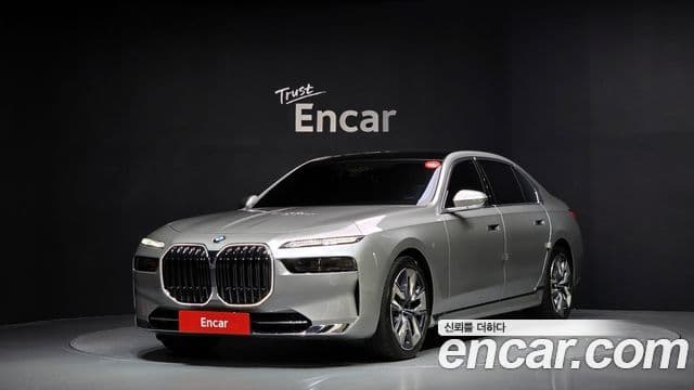 BMW 7시리즈 (G70) 740i xDrive Classic серебристый Edition, 2024 1